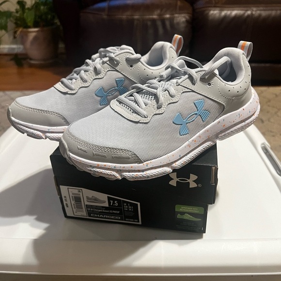 Under Armour Women Gray Sneakers with Blue Accents size 7.5 - Picture 1 of 2